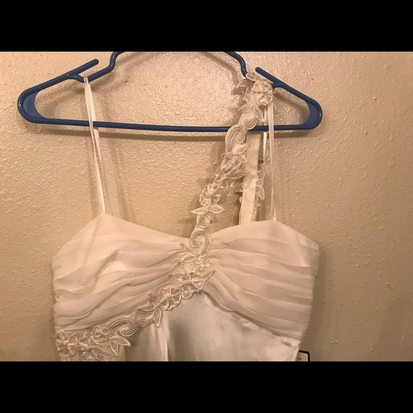 Formal gown - Picture 3 of 4